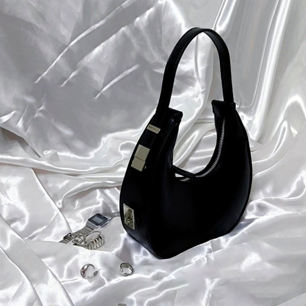 Niche design bag women 2022 new simple personality shoulder bag crescent bag net